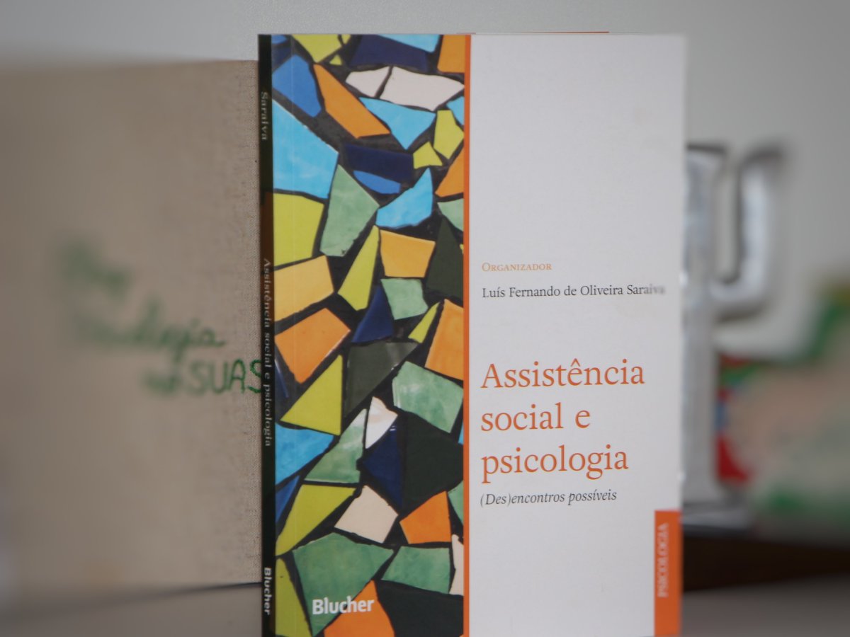 Assistência social e psicologia: (Des)encontros possíveis – Livro